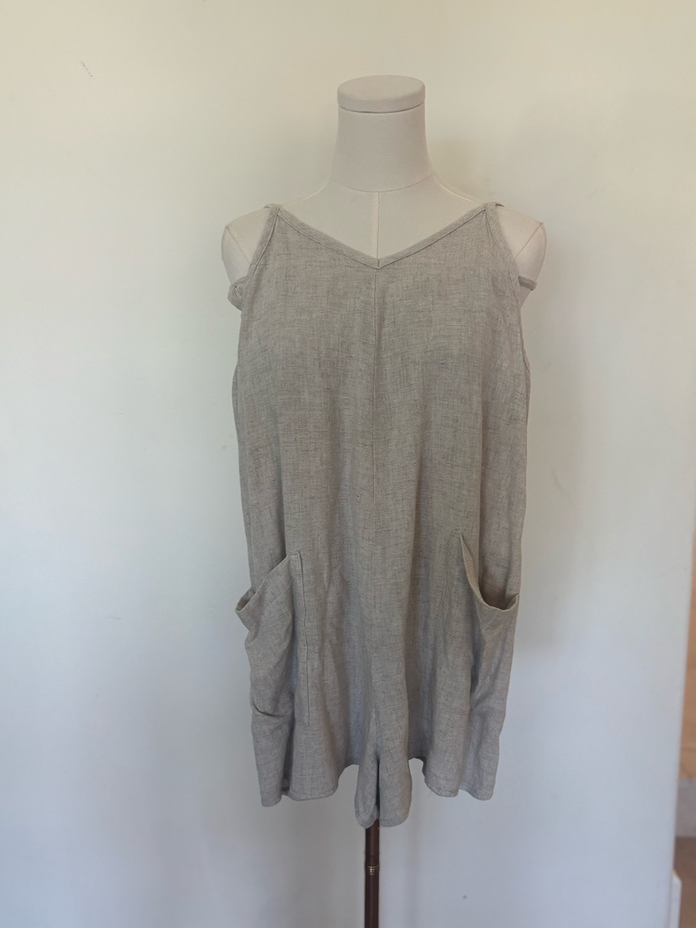 Final Touch Light Gray Linen-Blend Camisole with Pockets